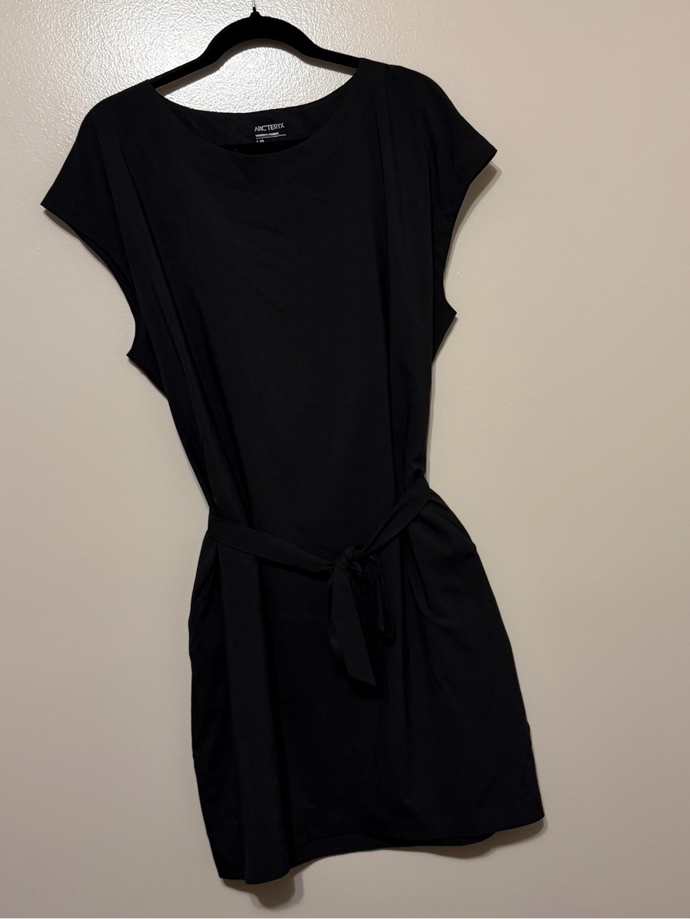 Arc'Teryx Black Crew Neck Tie Waist Adjusts Dress Size L Womens Large ARCTERYX